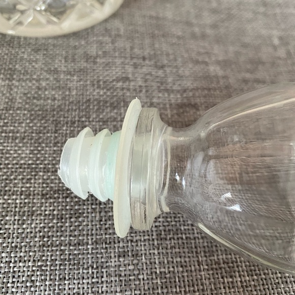 Small Glass Decanter Diamond Pattern 9.5”H - Picture 7 of 11